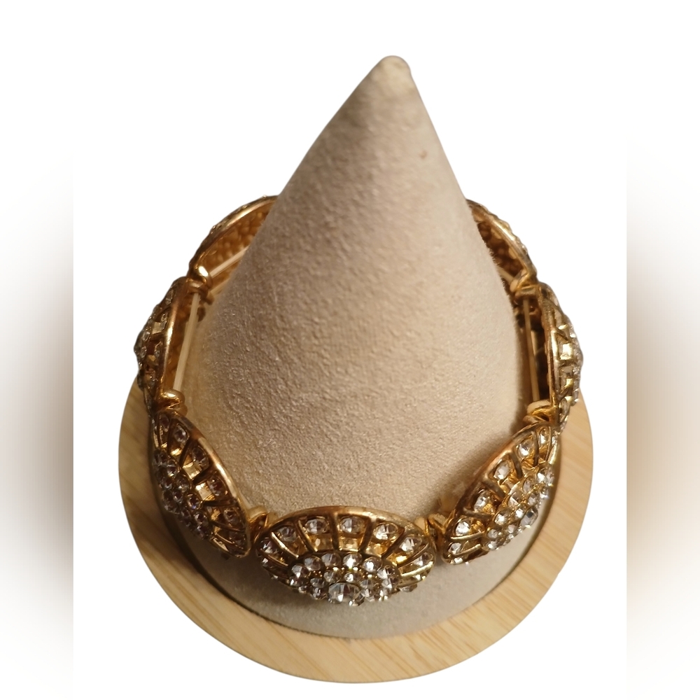 Paparazzi Accessories "Executive Elegance" stretchy bracelet in gold tone - Picture 2 of 2